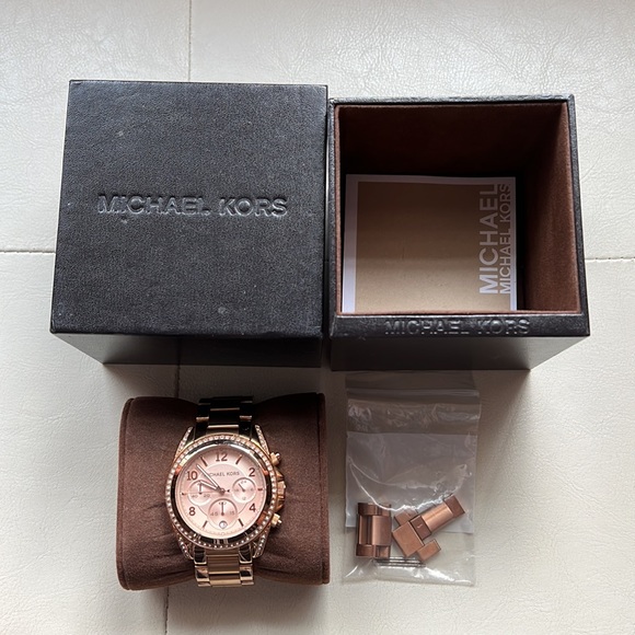 Michael Kors Rose Gold Watch - Picture 12 of 12